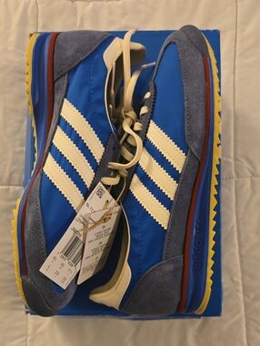 NWT adidas Women's Blue White Yellow Suede-Trim Sneakers WITH BOX